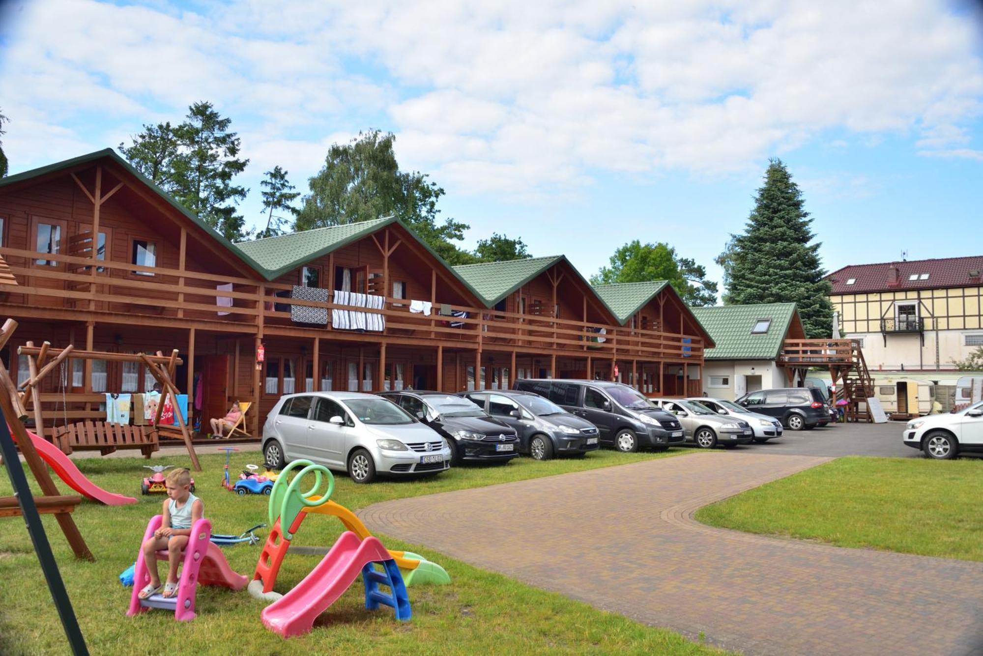 Mlodziezowy Domek Dla Grup Eldorado Mielno Centrum, 200M Od Morza Exterior foto